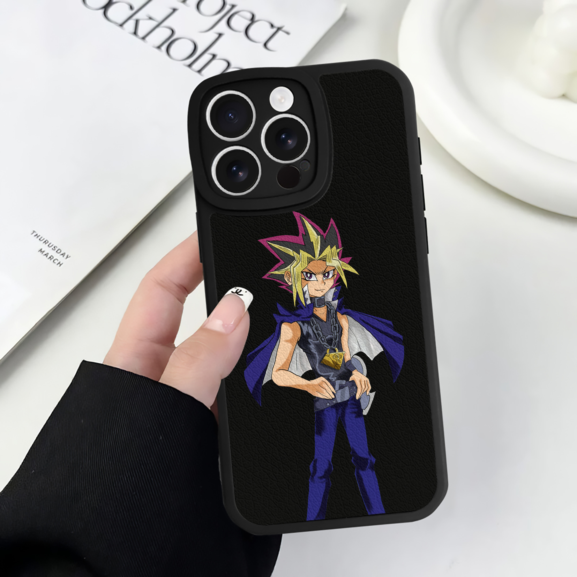 遊☆戯☆王 Yu-Gi-Oh! 【iPhone 16シリーズ対応】シリコンスマホケース（レザー調） 材質：シリコン